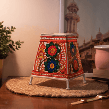 Load image into Gallery viewer, Floret Leather Lamp
